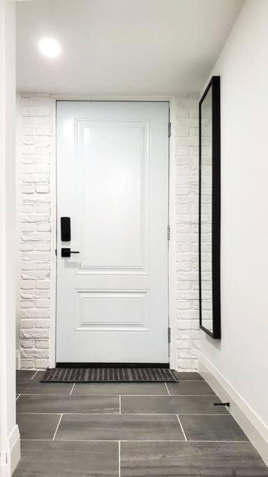 Renovated Guest Suite Near The Lake & High Park In Toronto! Exteriér fotografie